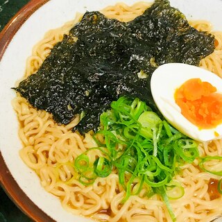 インスタント麺のアレンジ●定番の味付け海苔＆玉子